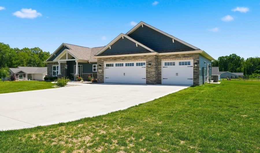 15 Kodak Ln, Angola, IN 46703 - 3 Beds, 3 Bath