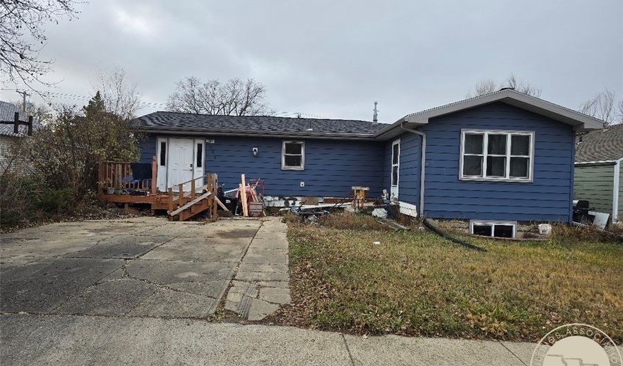 509 S 4th St W, Baker, MT 59313 - 5 Beds, 2 Bath