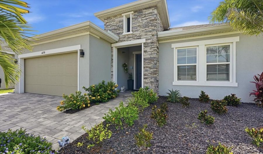 6230 ROADSTEAD Ct, Apollo Beach, FL 33572 - 4 Beds, 3 Bath