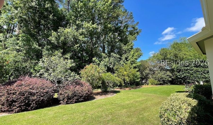 8 Devant Dr E, Bluffton, SC 29909 - 2 Beds, 2 Bath