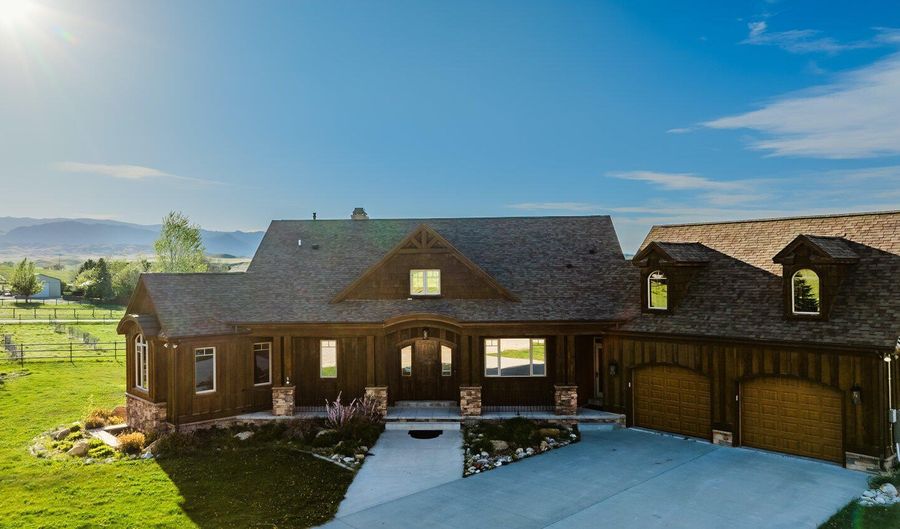 8 Funny Bird Ln, Buffalo, WY 82834 - 4 Beds, 5 Bath