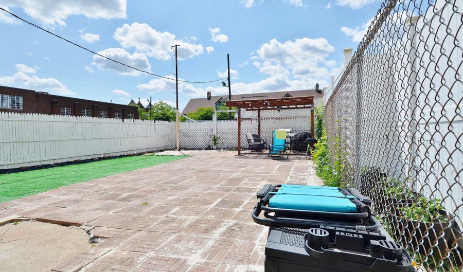 135 LORD Ave 2, Bayonne, NJ 07002 - 3 Beds, 1 Bath
