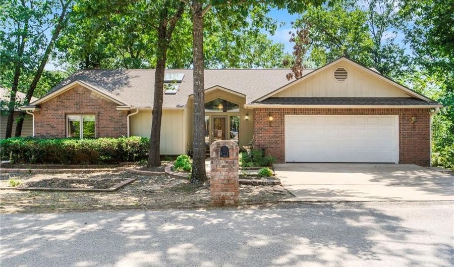 30 Kensington Dr, Bella Vista, AR 72715 - 2 Beds, 3 Bath
