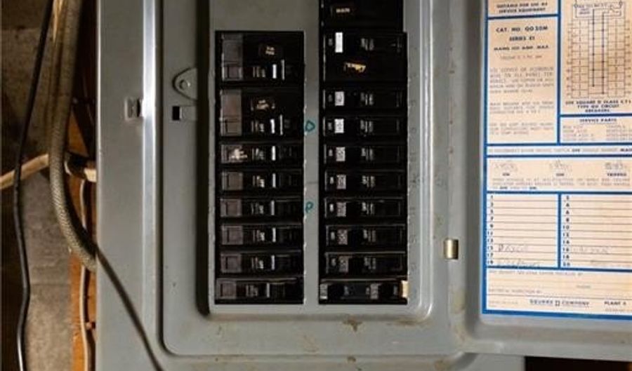 31 Celestia Ave, Cranston, RI 02920 - 3 Beds, 2 Bath