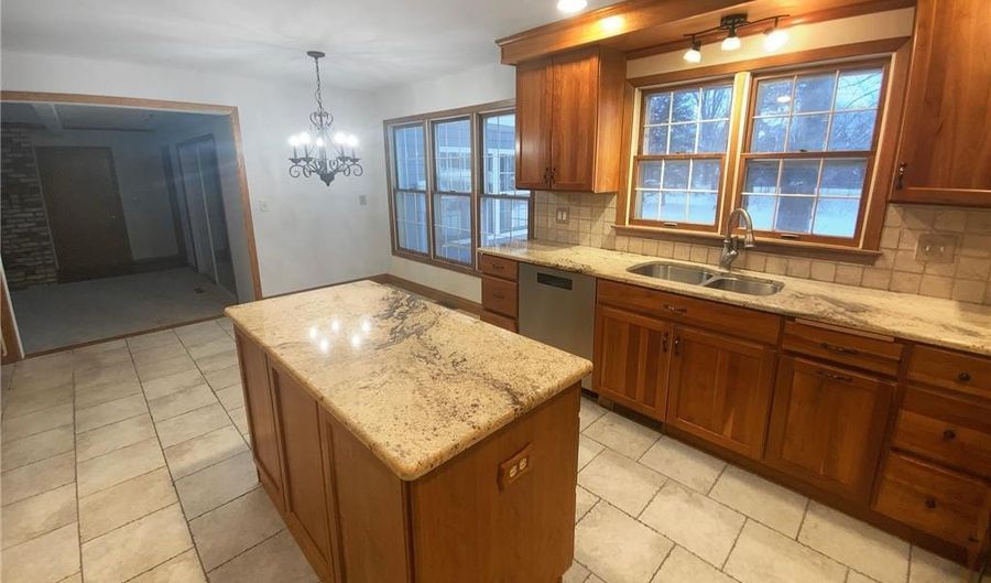 8906 138th Street Ct, Apple Valley, MN 55124 - 4 Beds, 4 Bath