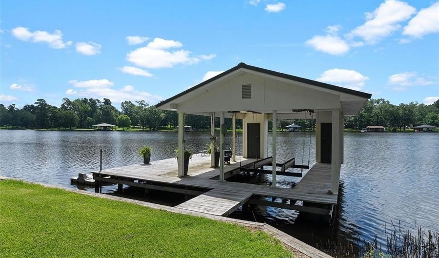 3215 Cypress Village Dr, Benton, LA 71006 - 5 Beds, 4 Bath