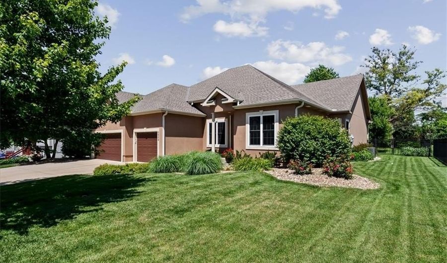 6989 141st St, Basehor, KS 66007 - 5 Beds, 4 Bath