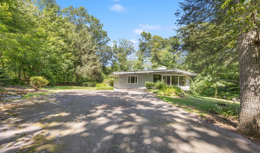 74 Woods Rd, Bethany, CT 06524 - 3 Beds, 2 Bath