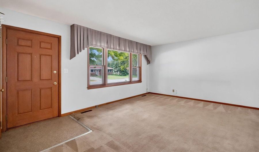1313 Maxwell Ave, Ames, IA 50010 - 2 Beds, 3 Bath