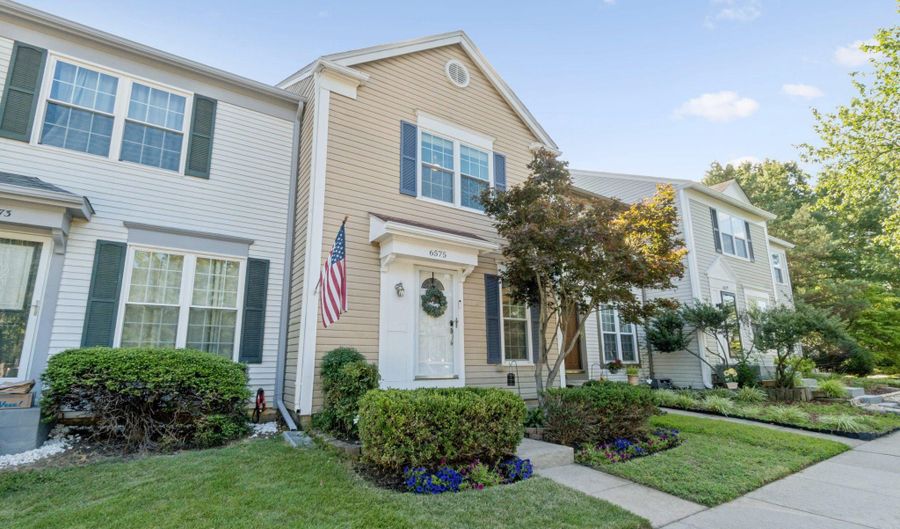 6575 OLD CARRIAGE Dr, Alexandria, VA 22315 - 2 Beds, 3 Bath