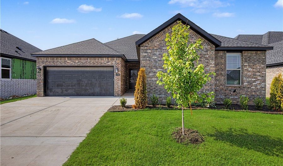 6705 Orange Ave, Bentonville, AR 72713 - 4 Beds, 2 Bath