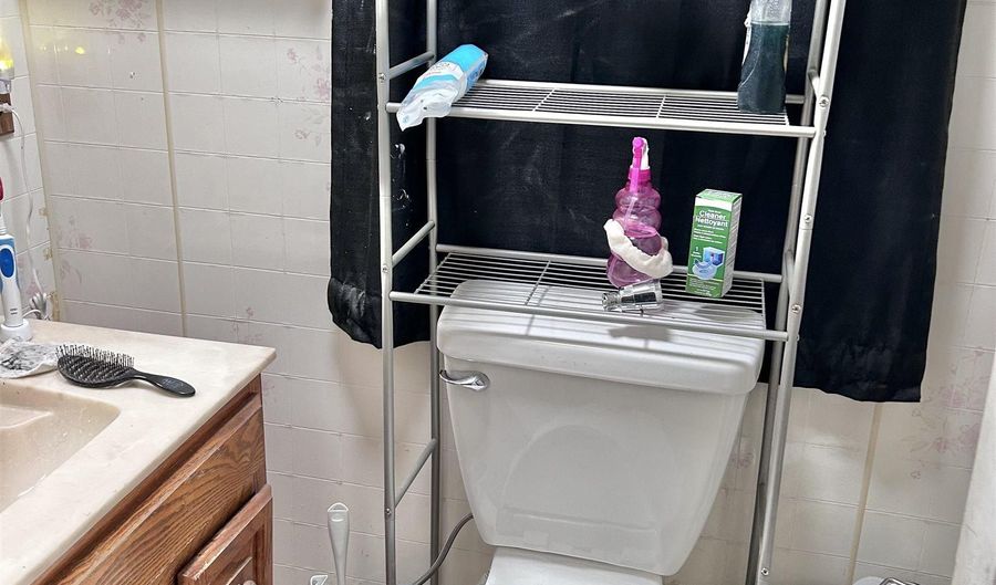 7489 Jefferson, Adrian, MI 49221 - 2 Beds, 1 Bath