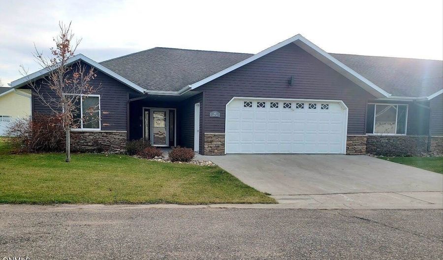 542 Legacy Ln, Valley City, ND 58072 - 4 Beds, 3 Bath