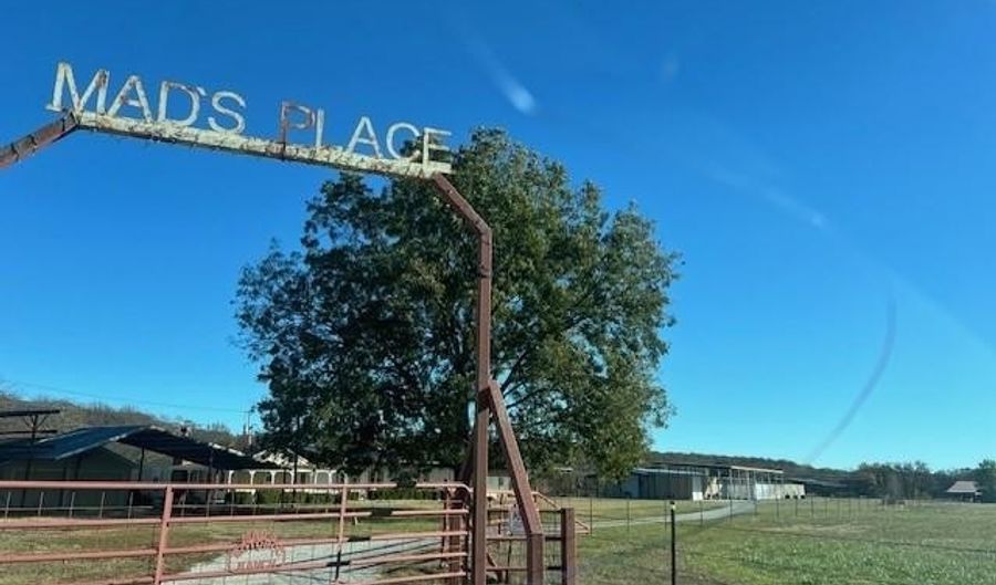 376 Lotoroc Ranch Rd, Barnsdall, OK 74002 - 2 Beds, 3 Bath