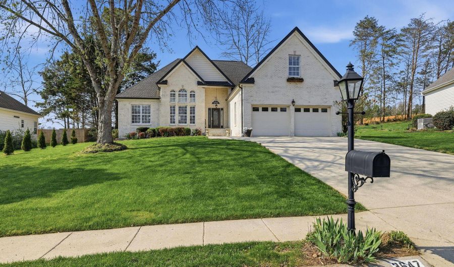 3647 Bentwood Cove Dr, Apison, TN 37302 - 4 Beds, 2 Bath