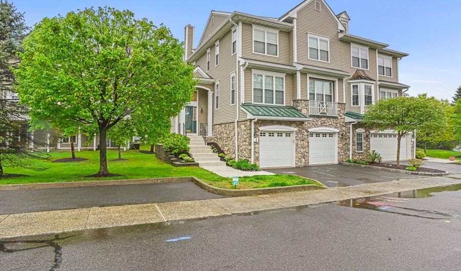 4 Cambridge Dr 4, Danbury, CT 06811 - 3 Beds, 4 Bath
