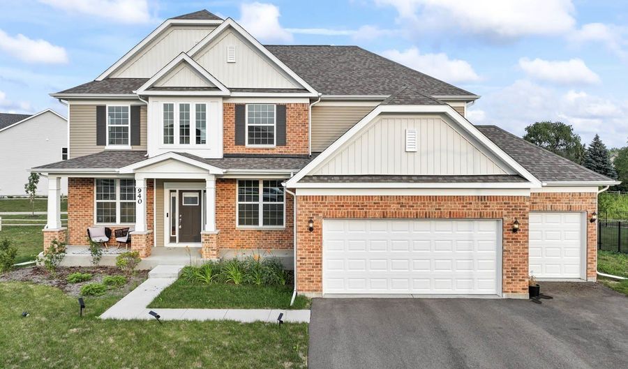 940 Treeline Dr, Algonquin, IL 60102 - 5 Beds, 3 Bath