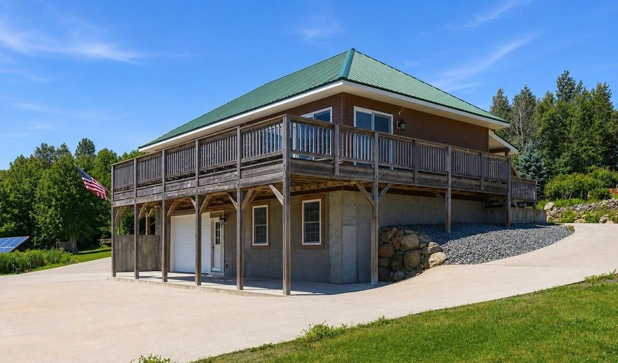 3 Grandview Dr, Berlin, NH 03570 - 2 Beds, 3 Bath