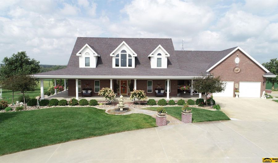 19417 S 5th Dr, Beatrice, NE 68310 - 5 Beds, 4 Bath