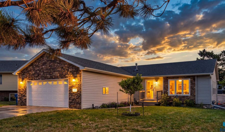 109 E Ponderosa Cir, Brandon, SD 57005 - 6 Beds, 3 Bath