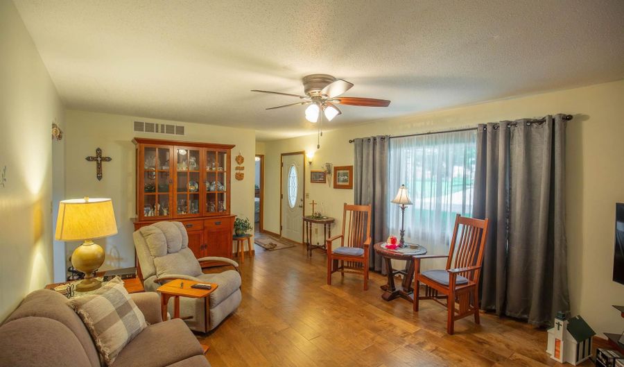 219 W South Ave, Algona, IA 50511 - 4 Beds, 1 Bath