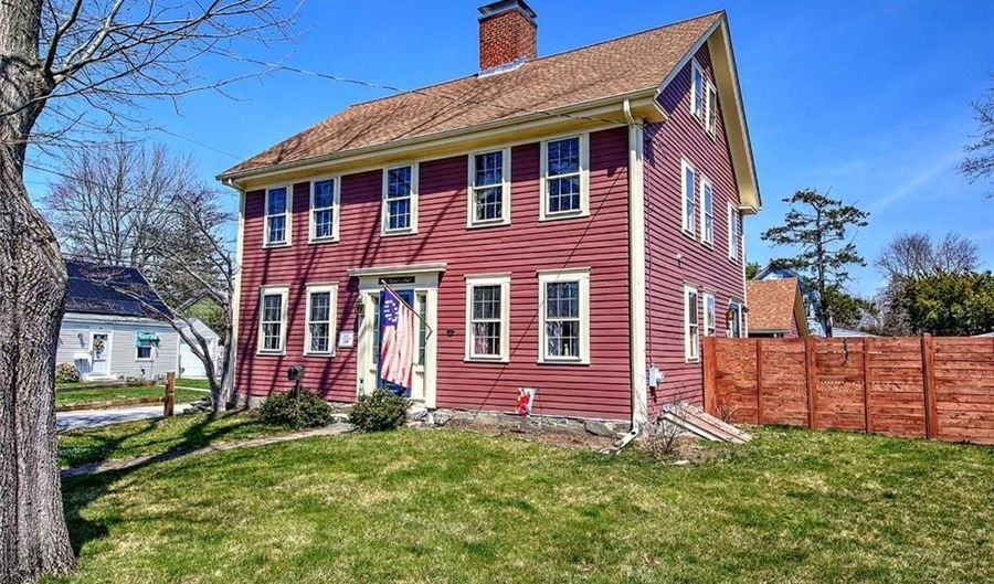 324 Pleasant St, East Providence, RI 02916 - 4 Beds, 2 Bath