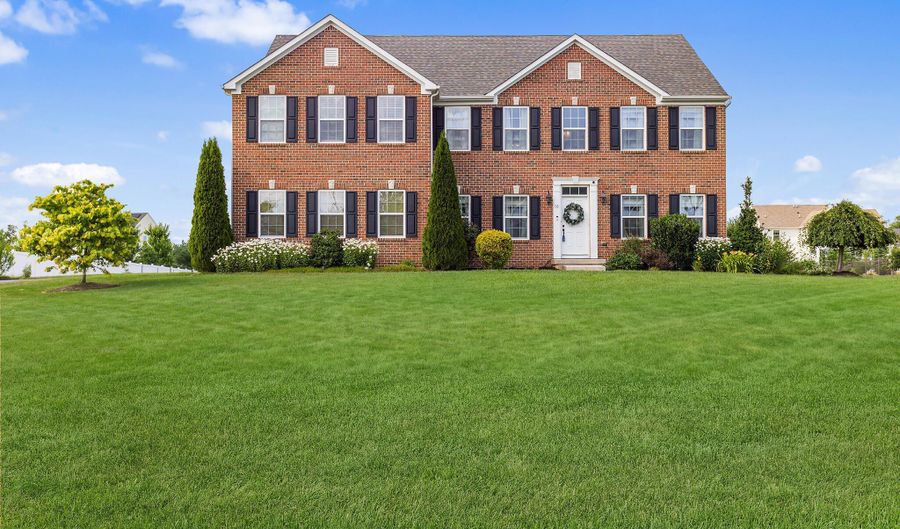 10 Gina Dr, Allentown, NJ 08501 - 4 Beds, 4 Bath