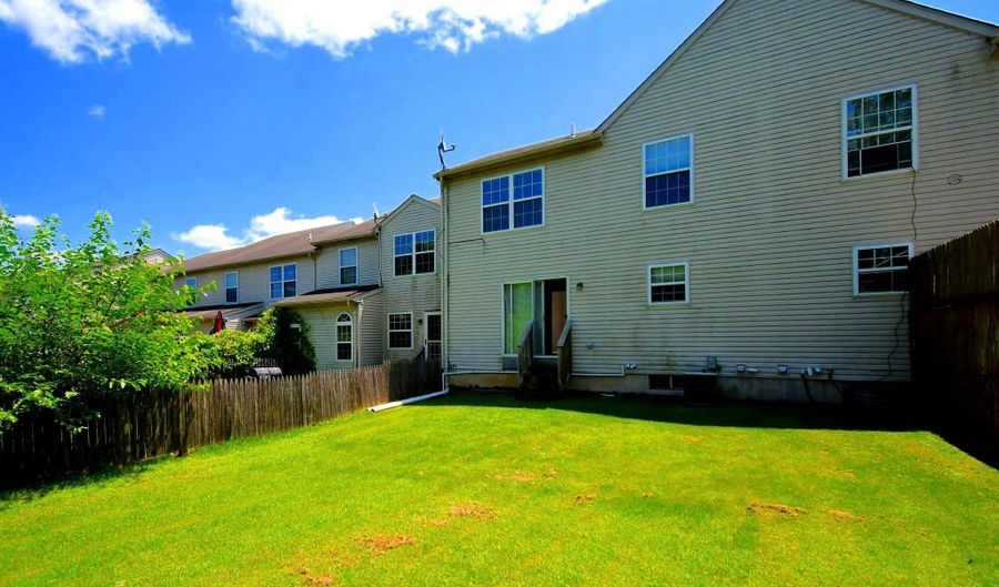 5631 STONECROFT Ln, Allentown, PA 18106 - 3 Beds, 3 Bath