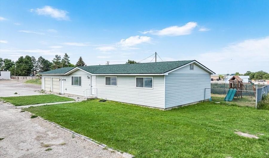 2940 S Frontage Rd, American Falls, ID 83211 - 3 Beds, 3 Bath