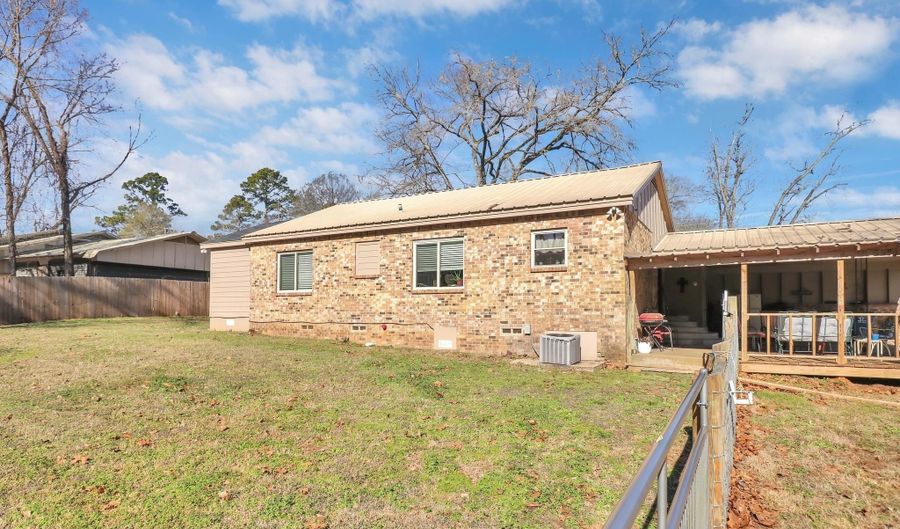 554 E San Antonio St, Alto, TX 75925 - 3 Beds, 2 Bath