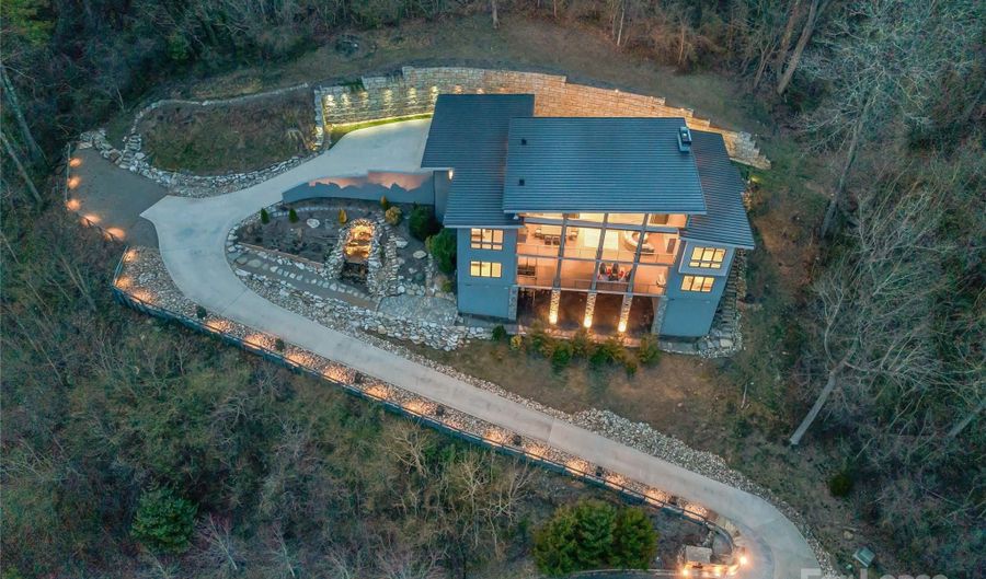 34 Grovepoint Way, Asheville, NC 28804 - 6 Beds, 4 Bath