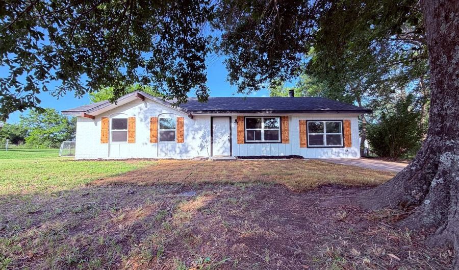 1004 N Sapulpa Rd, Beggs, OK 74421 - 3 Beds, 2 Bath