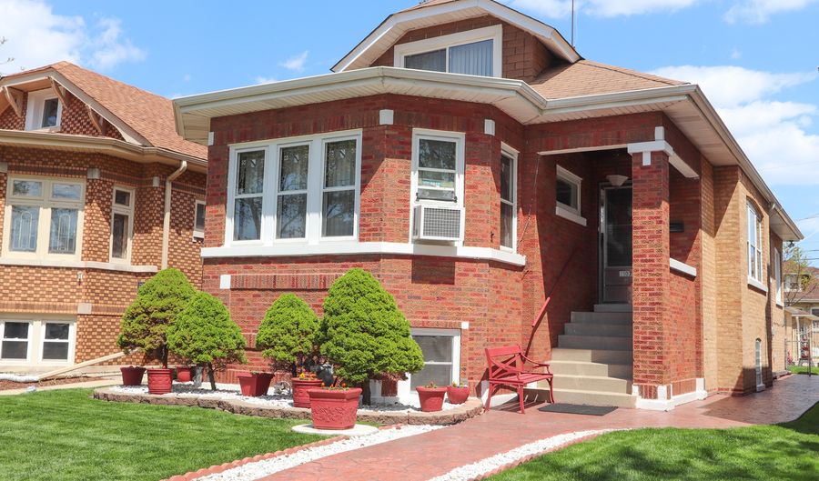 2107 Maple Ave, Berwyn, IL 60402 - 2 Beds, 2 Bath