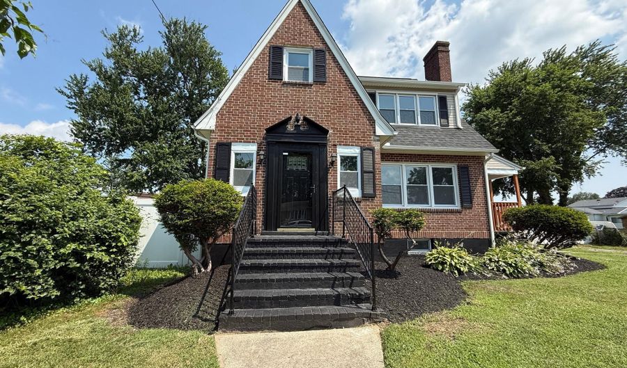 949 LINCOLN St, Dover, DE 19904 - 3 Beds, 2 Bath