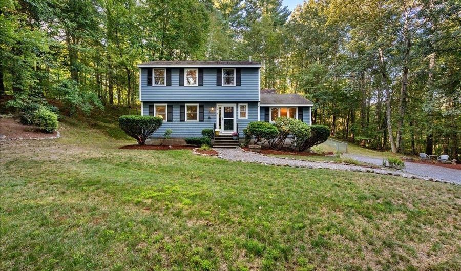 5 Hickory Hill Dr, Londonderry, NH 03053 - 3 Beds, 2 Bath