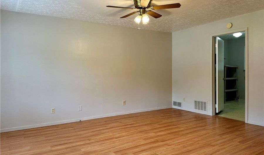 4827 Dunsmore Ave, Ashtabula, OH 44004 - 1 Beds, 1 Bath