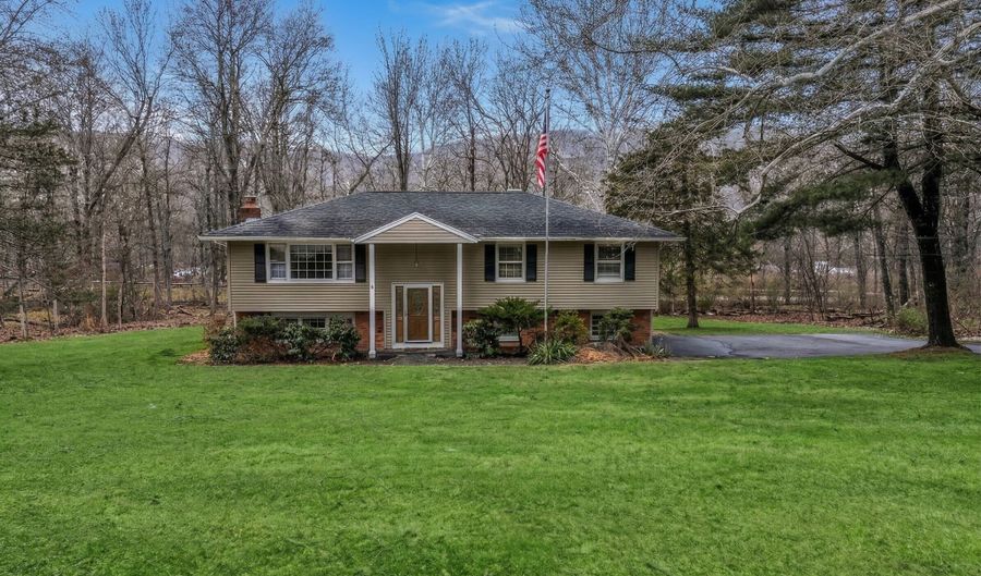 24 Prospect Dr, Brookfield, CT 06804 - 3 Beds, 3 Bath