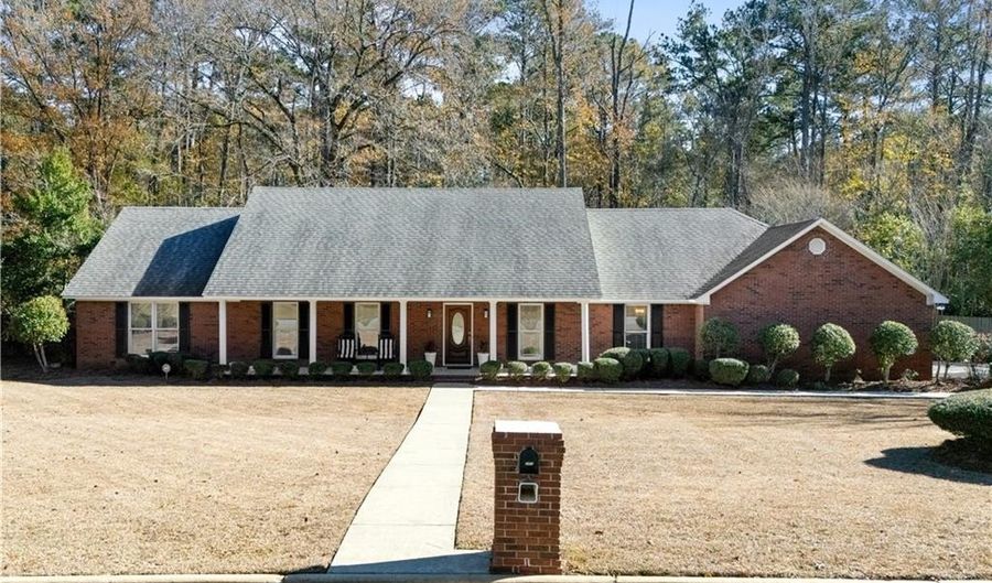 2053 S EVERGREEN Dr, Auburn, AL 36830 - 4 Beds, 3 Bath