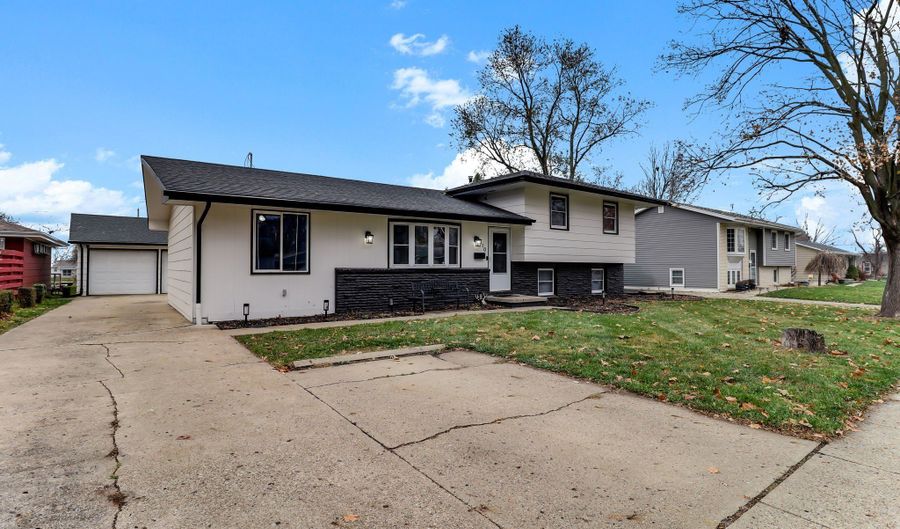 510 SW Franklin Dr, Ankeny, IA 50023 - 4 Beds, 2 Bath