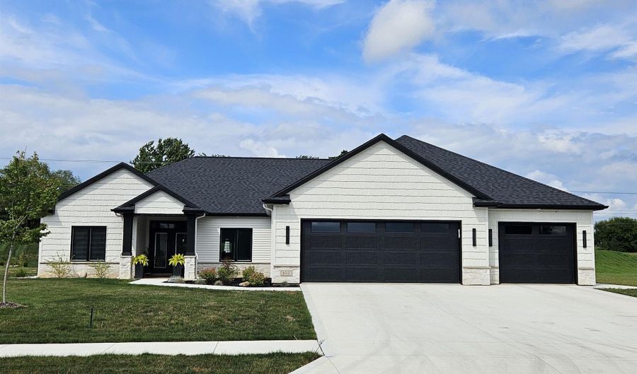 102 Fox Trail Dr, Auburn, IN 46706 - 3 Beds, 2 Bath