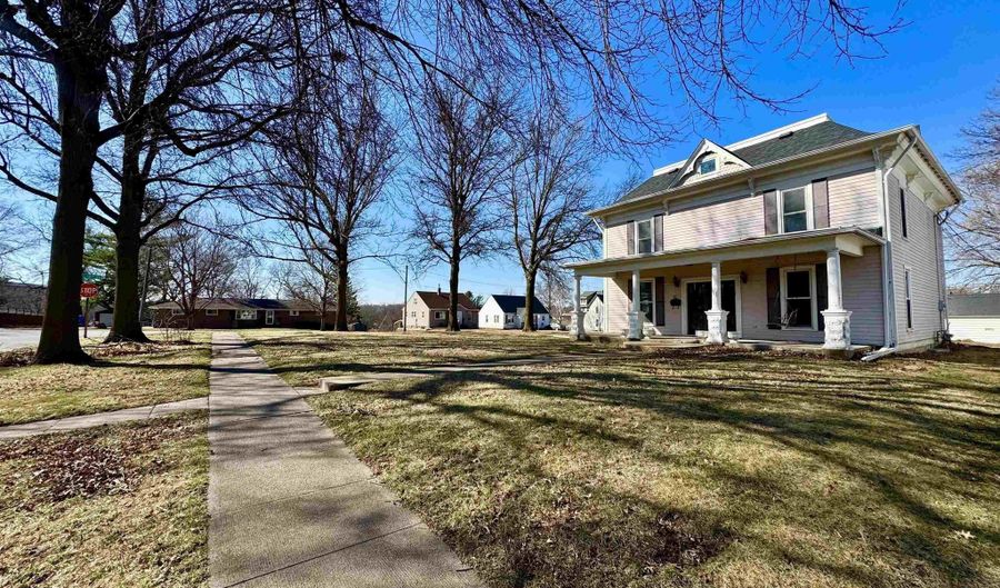 911 Pine St, Atlantic, IA 50022 - 5 Beds, 2 Bath