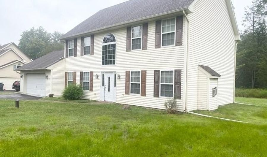 122 Cranberry Dr, Blakeslee, PA 18610 - 4 Beds, 3 Bath