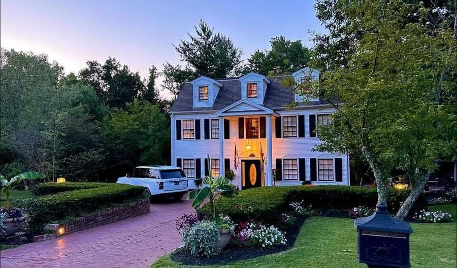 217 Bellefonte Dr, Ashland, KY 41101 - 4 Beds, 4 Bath