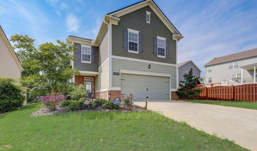 6808 Lake Overlook Ln, Flowery Branch, GA 30542 - 4 Beds, 3 Bath