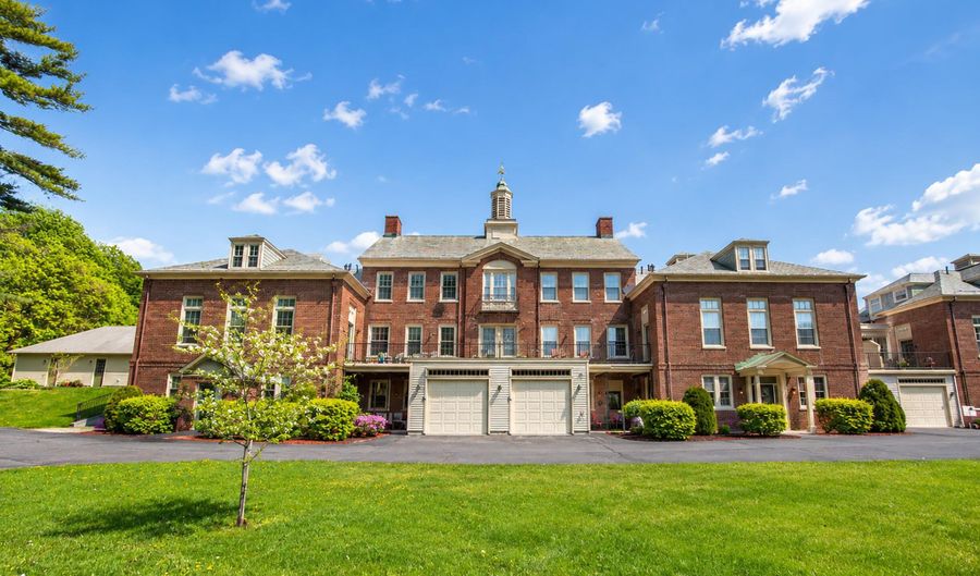 4 Edmunds St M301, Adams, MA 01220 - 2 Beds, 2 Bath