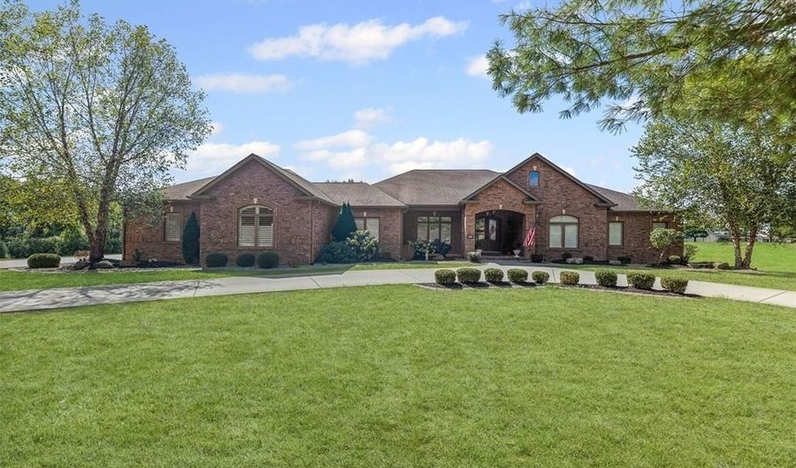 4715 Richland Woods Ct, Alton, IL 62002 - 4 Beds, 5 Bath