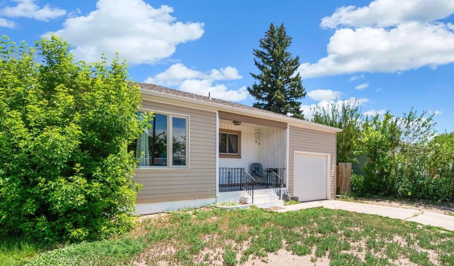 1517 CONVERSE Ave, Cheyenne, WY 82001 - 4 Beds, 2 Bath