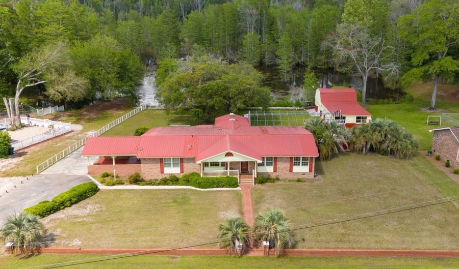 992 Dickinson St, Bamberg, SC 29003 - 3 Beds, 3 Bath