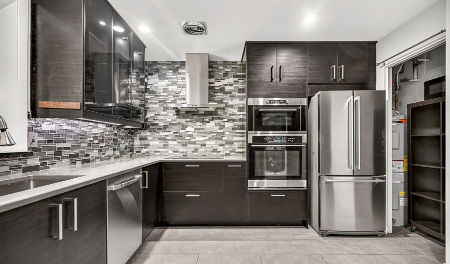 2212 S RANDOLPH St 1, Arlington, VA 22204 - 2 Beds, 3 Bath