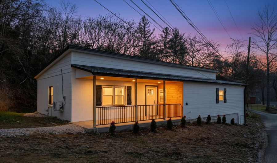 388 E Center St, Beattyville, KY 41311 - 3 Beds, 1 Bath